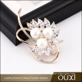 Alibaba Wholesale Handmade Austria Crystal Pins Jewelry Pearl Crystal Brooch For Wedding Party